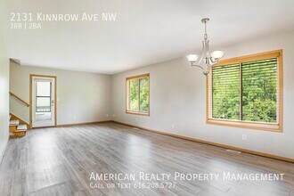 2131 Kinnrow Ave NW in Walker, MI - Building Photo - Building Photo