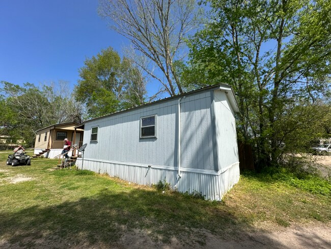 405 N Clegg St in Trinity, TX - Building Photo - Building Photo