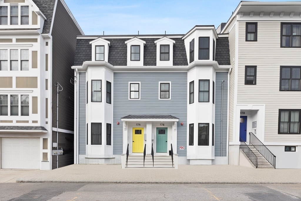 174 W Seventh St in Boston, MA - Building Photo