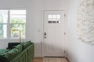 129 Clubhouse Ave in Los Angeles, CA - Building Photo - Building Photo
