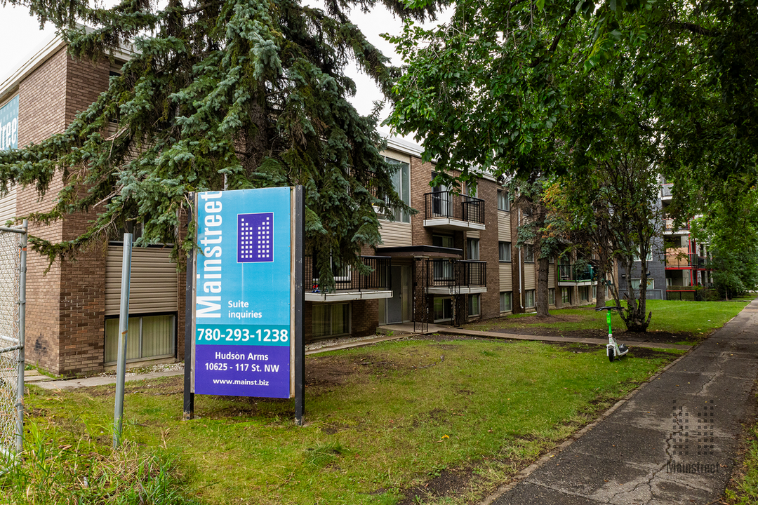 Hudson Arms in Edmonton, AB - Building Photo