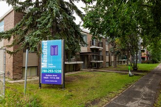 Hudson Arms in Edmonton, AB - Building Photo - Building Photo
