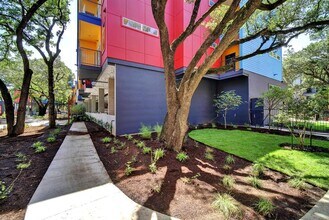 13130 Pond Springs Rd in Austin, TX - Building Photo - Building Photo