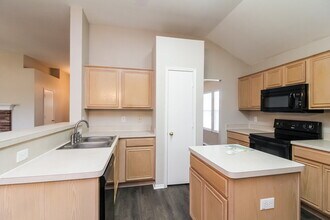 1735 Oneal St in Lancaster, TX - Building Photo - Building Photo