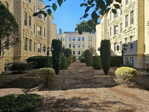 1863 Beacon St, Unit #2-2 in Brookline, MA - Building Photo - Building Photo