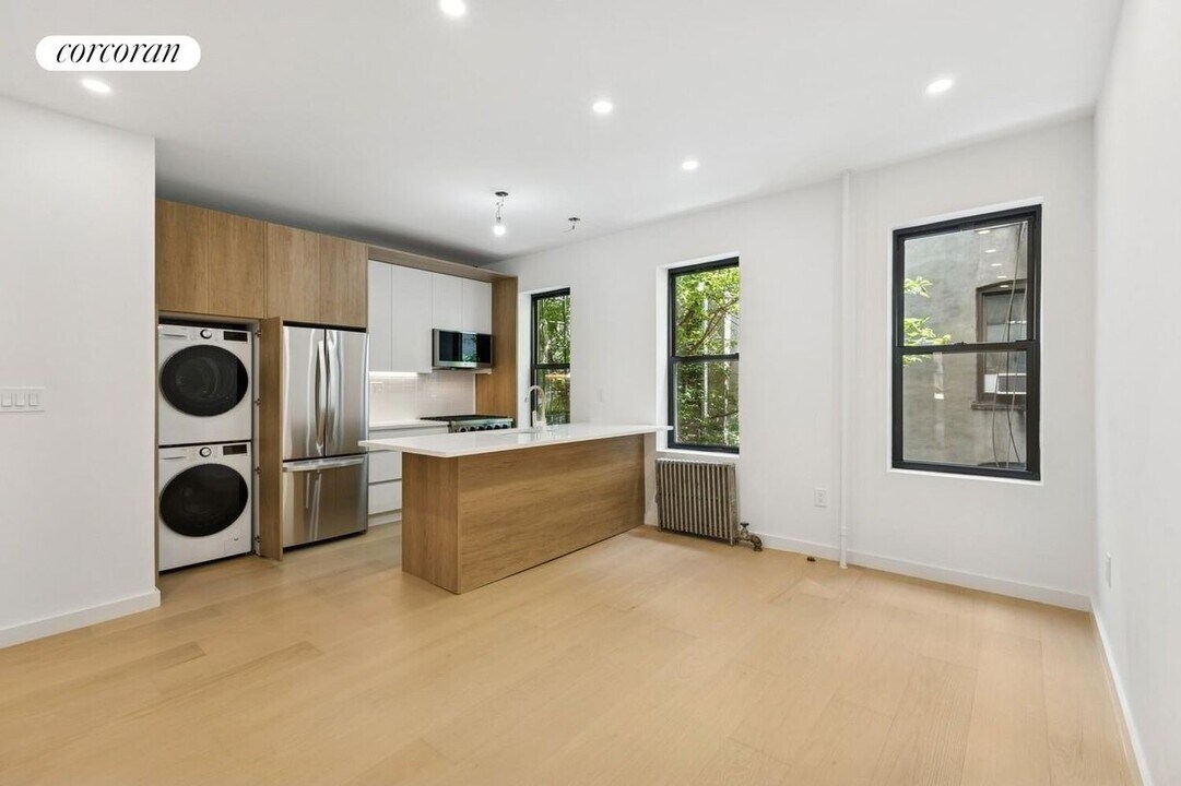 659 Rogers Ave in Brooklyn, NY - Building Photo