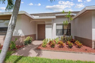 9601 Dunhill Dr in Miramar, FL - Building Photo - Building Photo