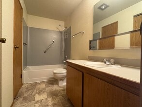 Bridle Estates in Kirkland, WA - Foto de edificio - Interior Photo