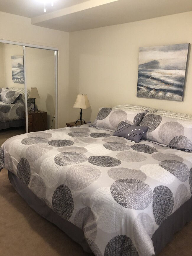 1121 Arlington Blvd, Unit Apt 206 in Arlington, VA - Foto de edificio - Building Photo