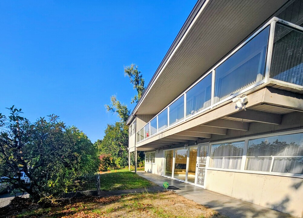 751 Hazel Ave N in Kent, WA - Foto de edificio