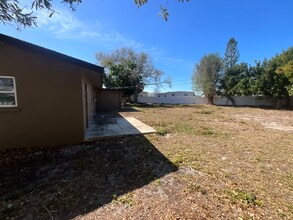381 11th Ave SW in Largo, FL - Building Photo - Building Photo