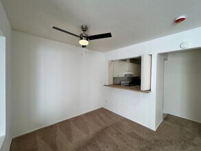 3266 Ashford St in San Diego, CA - Building Photo - Building Photo