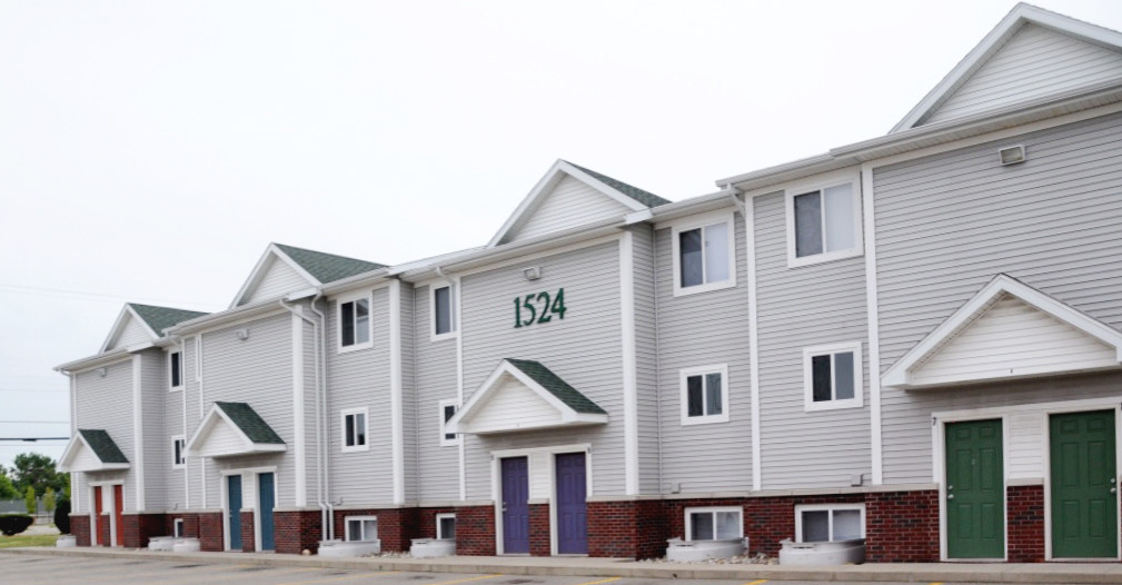 Western Islands Apartments in Mt. Pleasant, MI - Building Photo