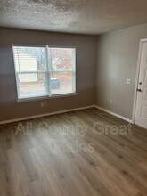 609 S Lakehurst Dr in Olathe, KS - Building Photo - Building Photo