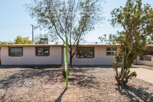 449 S Stewart in Mesa, AZ - Building Photo