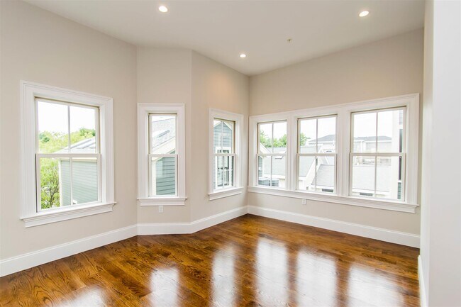 126 Columbia St, Unit 3 in Cambridge, MA - Foto de edificio - Building Photo