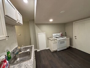 653 S 69th St, Unit C in Milwaukee, WI - Building Photo - Building Photo