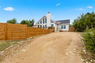 10412 Parkwood Dr in Dripping Springs, TX - Building Photo - Building Photo