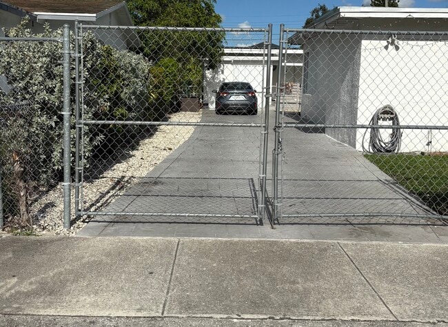 209 NW 28th Ave, Unit F