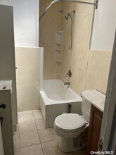 84 2nd St-Unit -2Rear in Mineola, NY - Building Photo - Building Photo