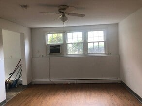 53-55 Main St, Unit 53-2 in Medway, MA - Foto de edificio - Building Photo