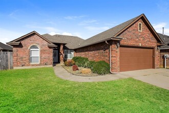 717 Tasha Cir in Moore, OK - Building Photo - Building Photo