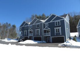 21 Morgan Ct in Kittery, ME - Building Photo