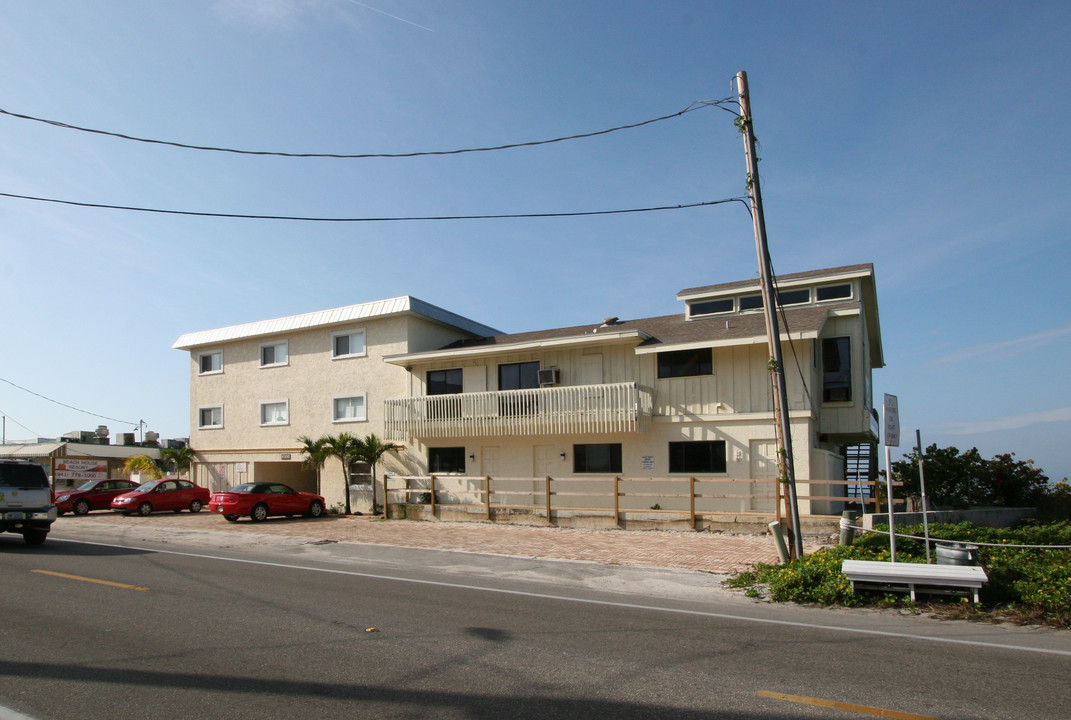 Beach House Resort in Bradenton Beach, FL - Building Photo