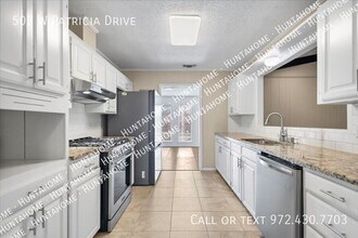 502 W Patricia Dr in Overton, TX - Building Photo - Building Photo