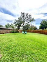 4215 NE Carroll Ct in Jensen Beach, FL - Building Photo