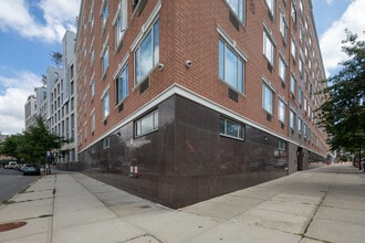 Hallets Cove in Long Island City, NY - Building Photo - Building Photo