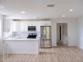 1009 S Federal Hwy in Lake Worth Beach, FL - Building Photo