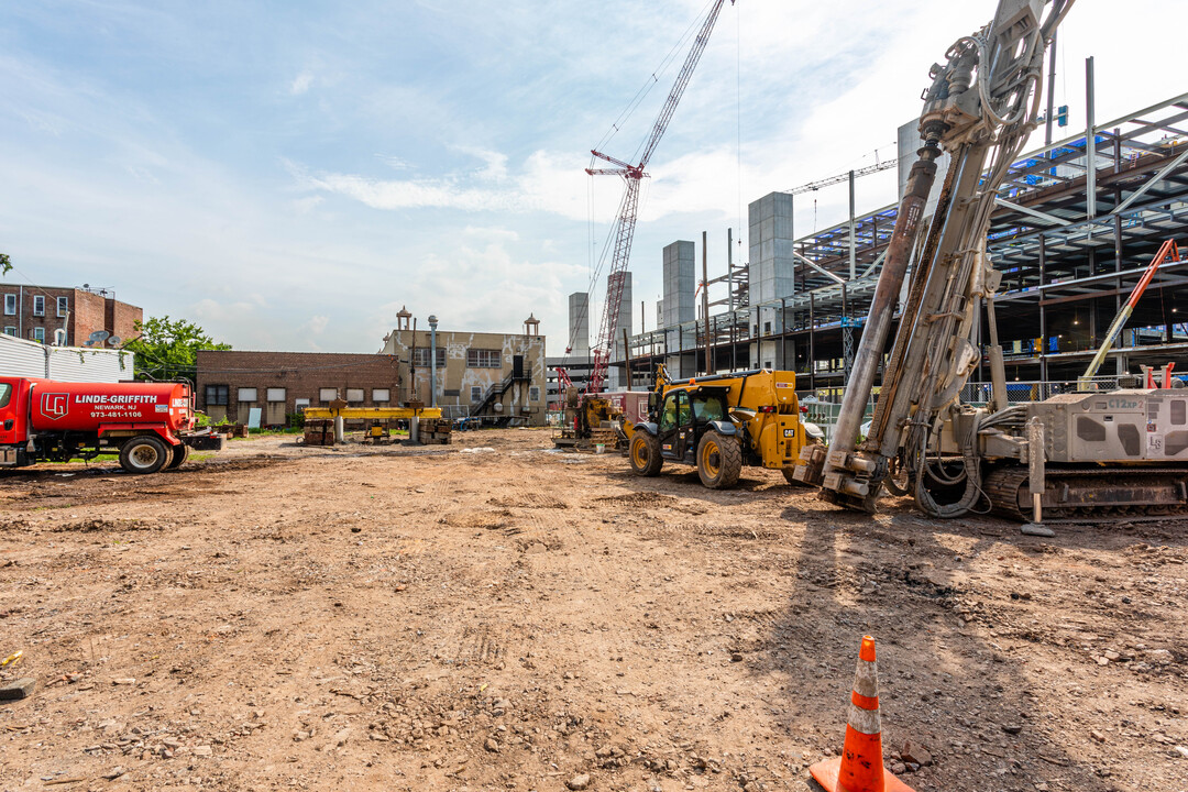 626 Newark Ave in Jersey City, NJ - Building Photo