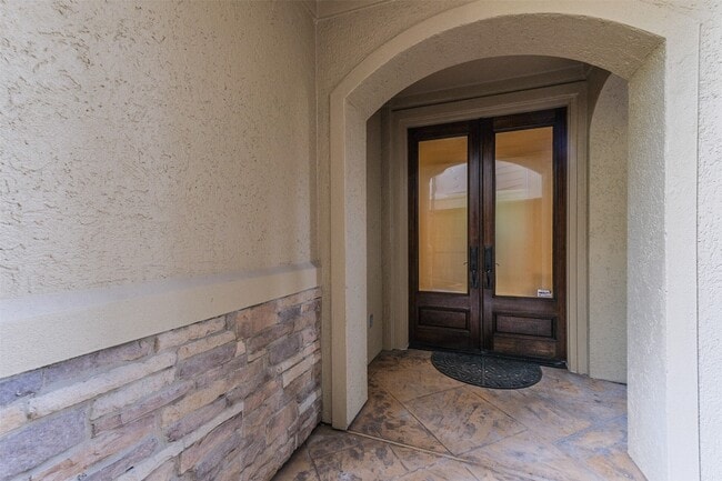 property at 407 W Bell St