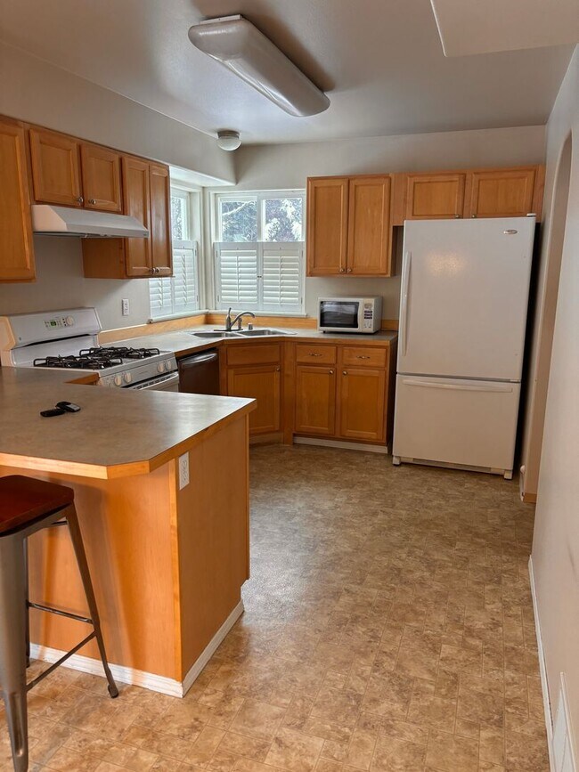 6835 All Star Cir in Anchorage, AK - Building Photo - Building Photo