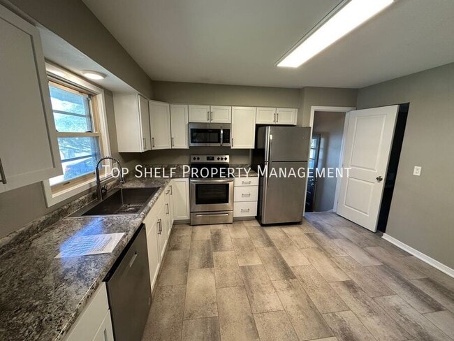 3935 Oakshire Rd in Des Moines, IA - Building Photo - Building Photo