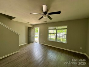 2625 Cider Ridge Rd in Dallas, NC - Building Photo - Building Photo