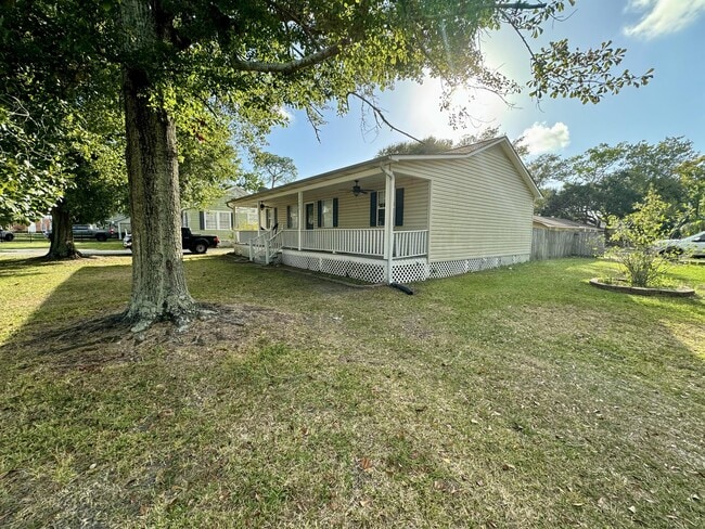 1949 Pascagoula St in Pascagoula, MS - Building Photo - Building Photo