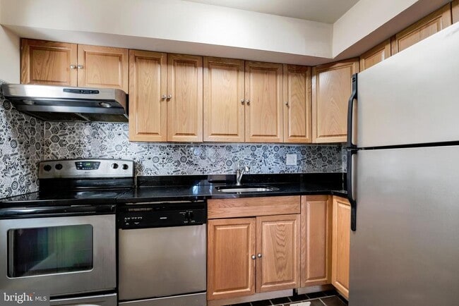 property at 2212 Fairmount Ave