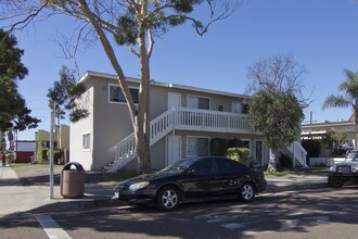 601 N Freeman St in Oceanside, CA - Foto de edificio - Building Photo