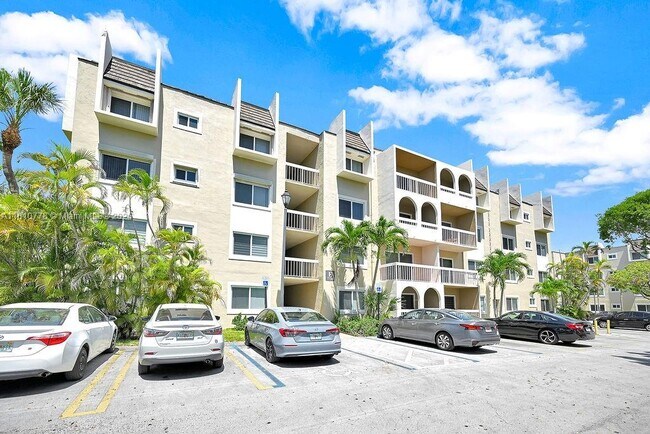 7720 Camino Real in Miami, FL - Building Photo - Building Photo