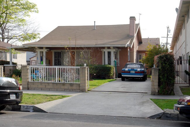 Steps from Rams stadium and Forum in Inglewood, CA - Building Photo - Building Photo