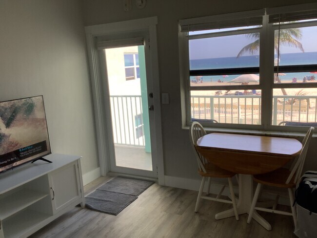 2600 N Surf Rd in Hollywood, FL - Building Photo - Building Photo