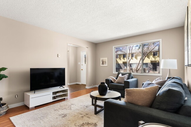 1610 Dewdney Av E in Regina, SK - Building Photo - Building Photo