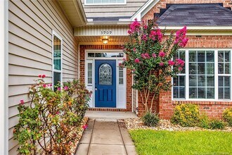 3909 Newgate Street in Fayetteville, NC - Foto de edificio - Building Photo