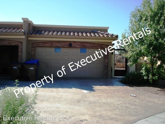 4226 Tres Ninos Dr-Unit -Unit A/B in Las Cruces, NM - Building Photo - Building Photo