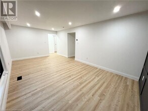 415 Sanatorium Rd in Hamilton, ON - Building Photo - Building Photo
