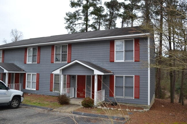 property at 987 Odom Dr