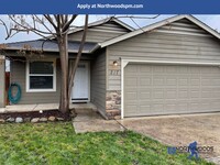 217 Reanna Way in Medford, OR - Foto de edificio - Building Photo