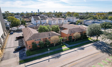 Lencor Apartments in Houston, TX - Building Photo - Building Photo